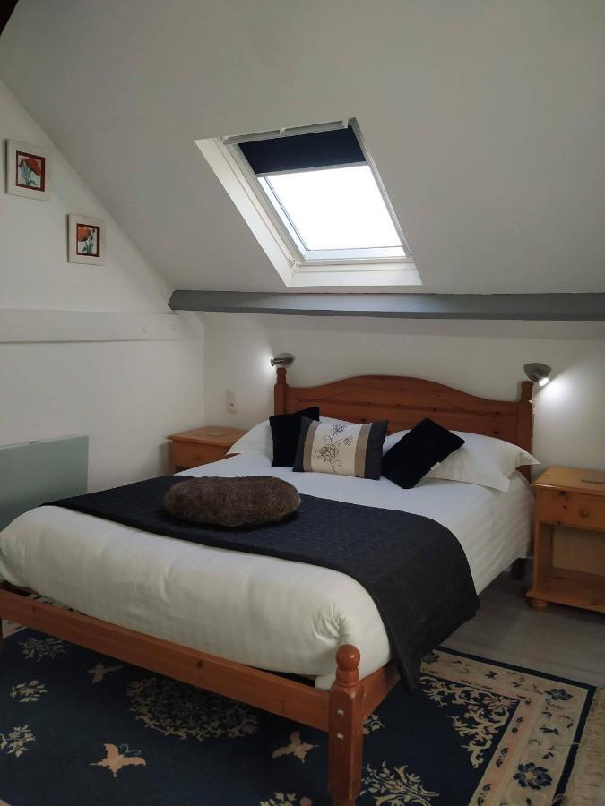 Le Jardin B&B Isigny-le-Buat Bagian luar foto