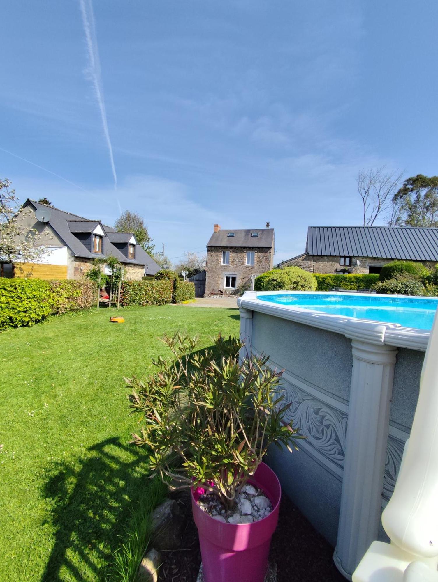 Le Jardin B&B Isigny-le-Buat Bagian luar foto