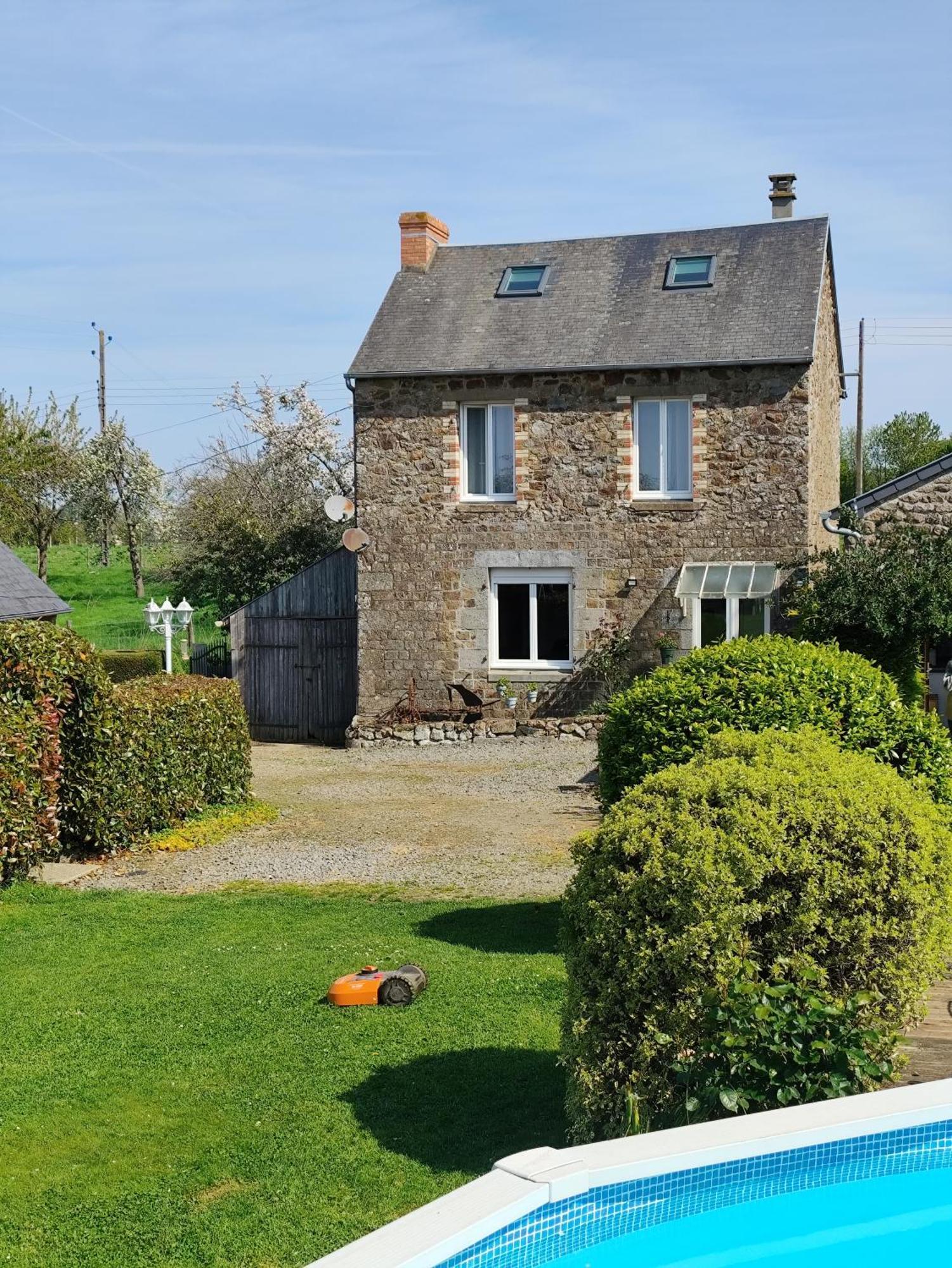 Le Jardin B&B Isigny-le-Buat Bagian luar foto