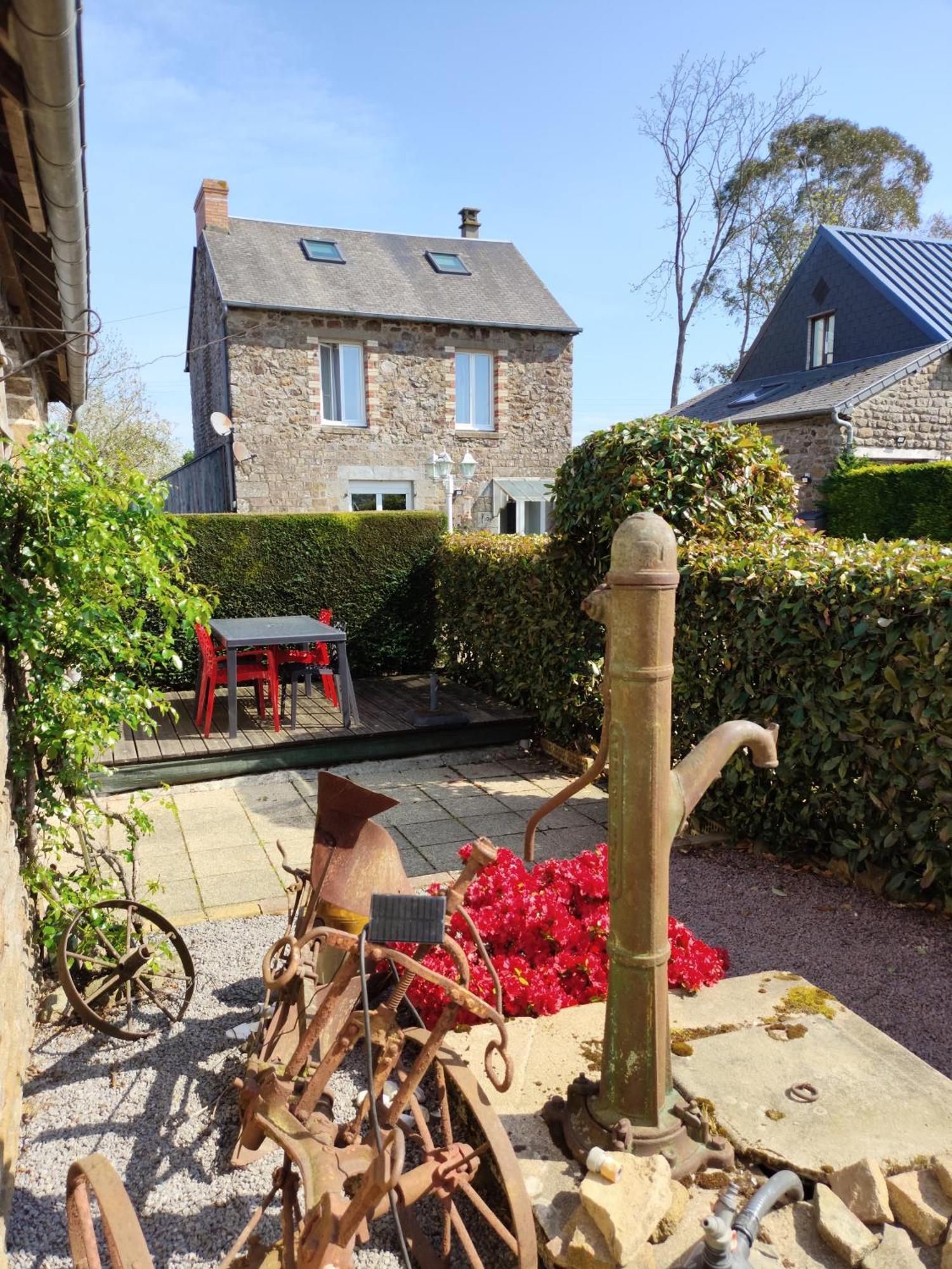 Le Jardin B&B Isigny-le-Buat Bagian luar foto