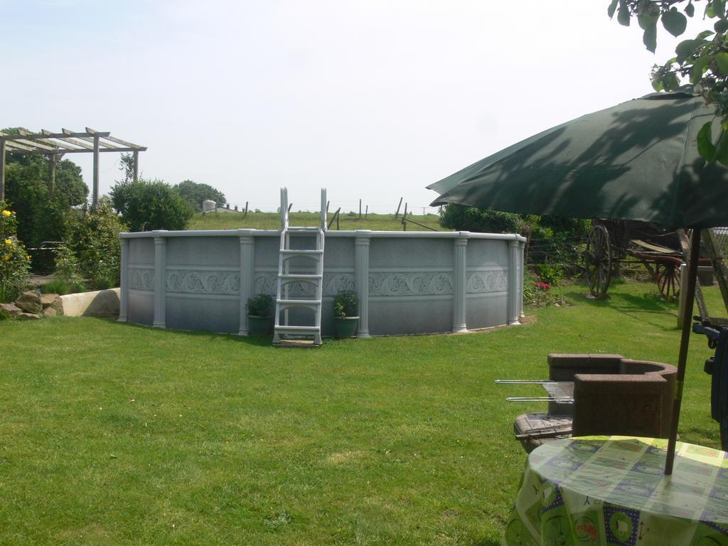 Le Jardin B&B Isigny-le-Buat Bagian luar foto