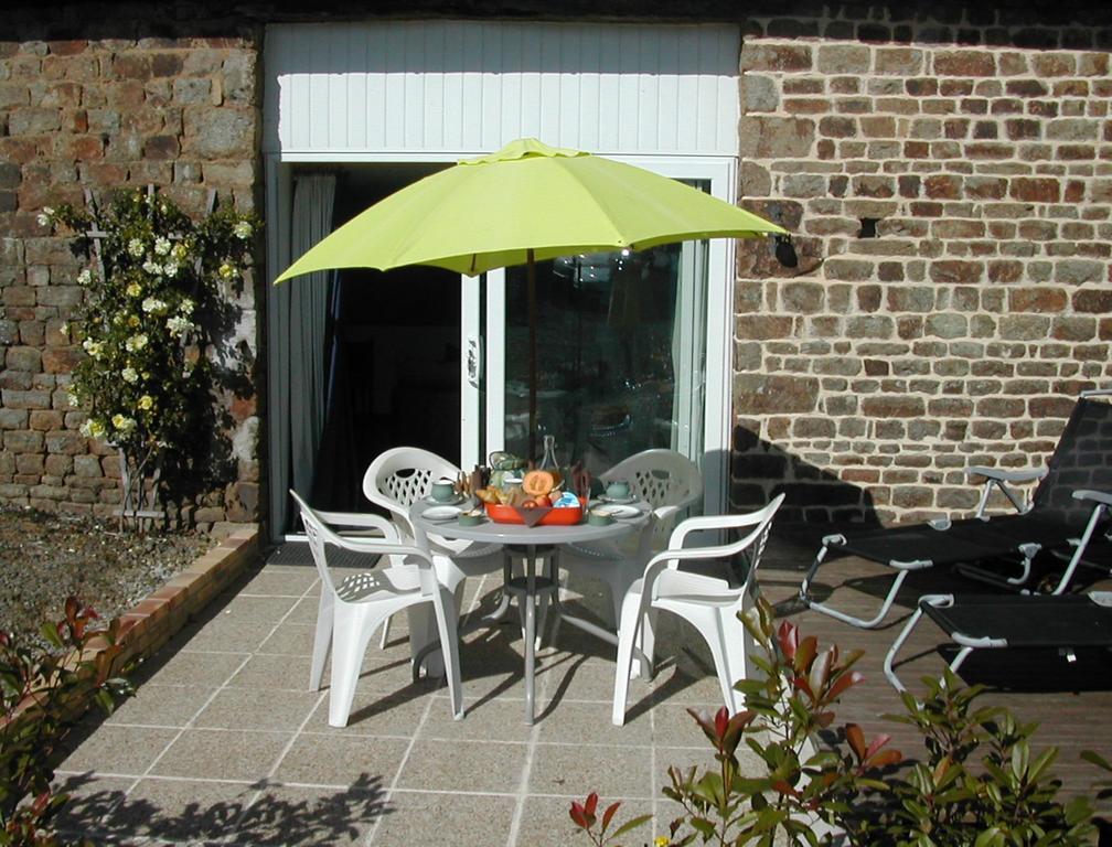 Le Jardin B&B Isigny-le-Buat Ruang foto