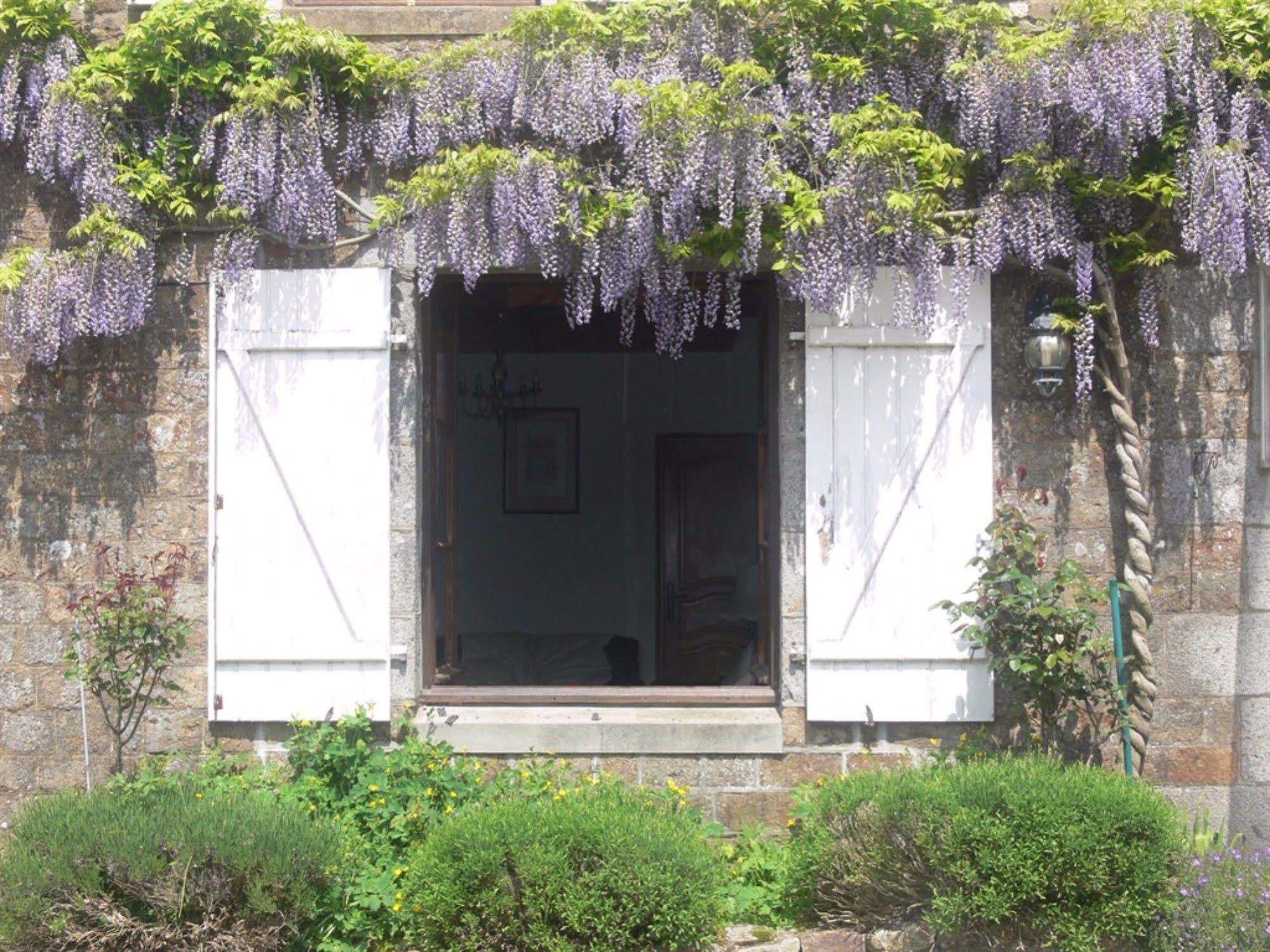 Le Jardin B&B Isigny-le-Buat Bagian luar foto