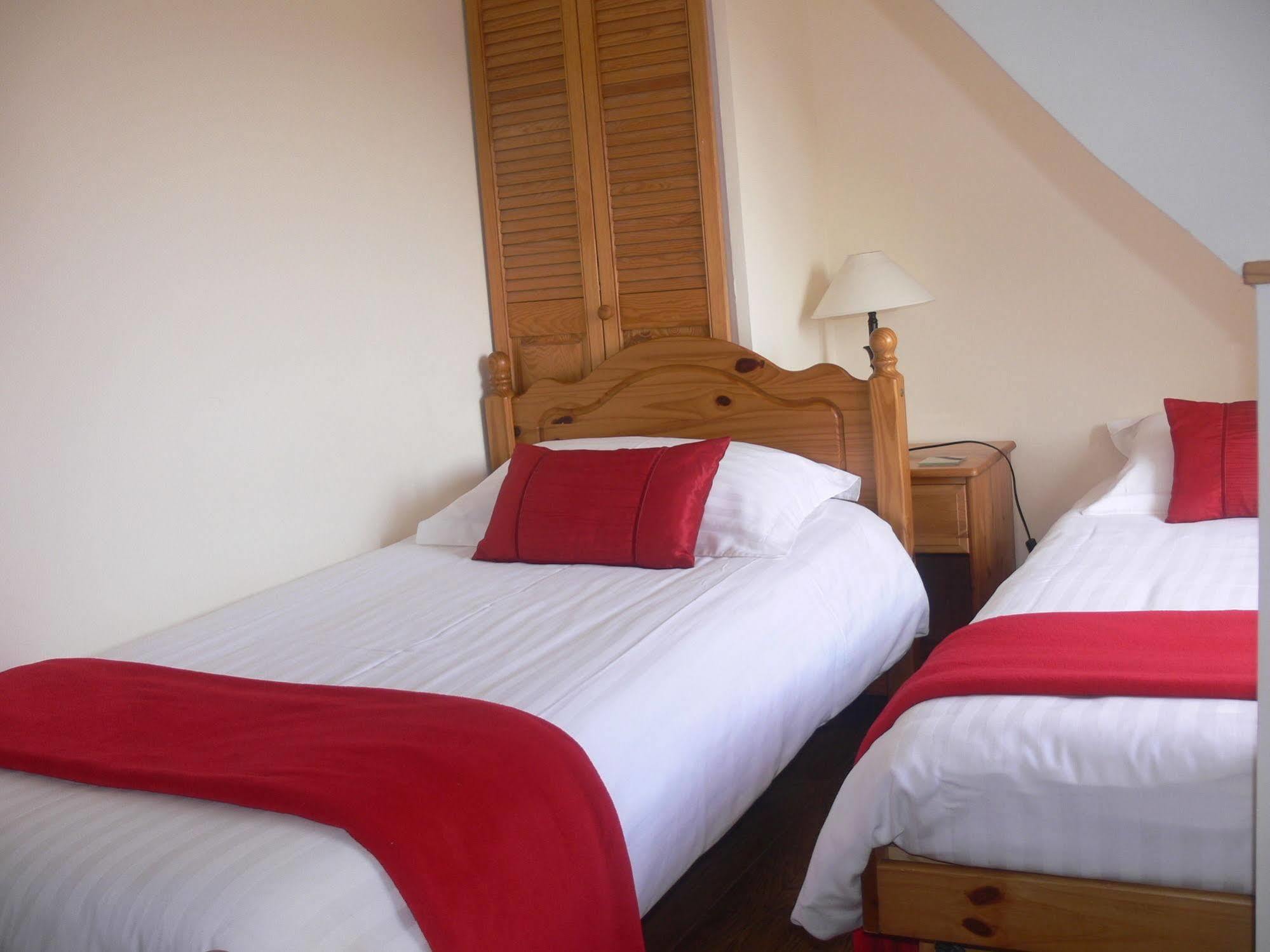 Le Jardin B&B Isigny-le-Buat Bagian luar foto