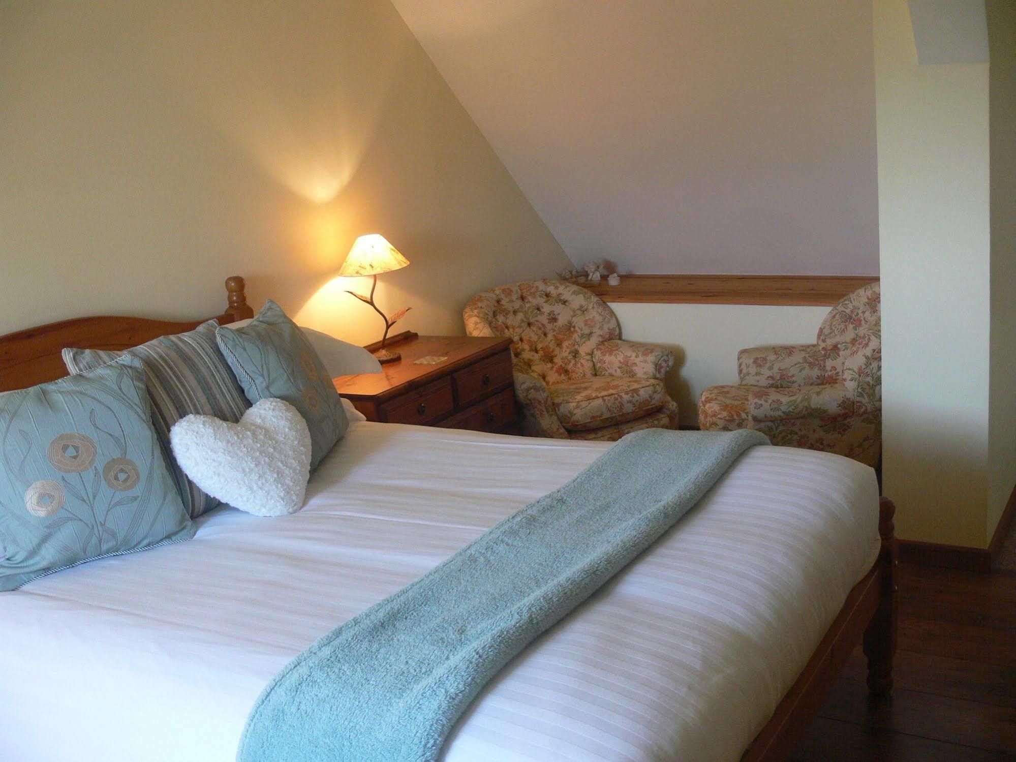 Le Jardin B&B Isigny-le-Buat Bagian luar foto