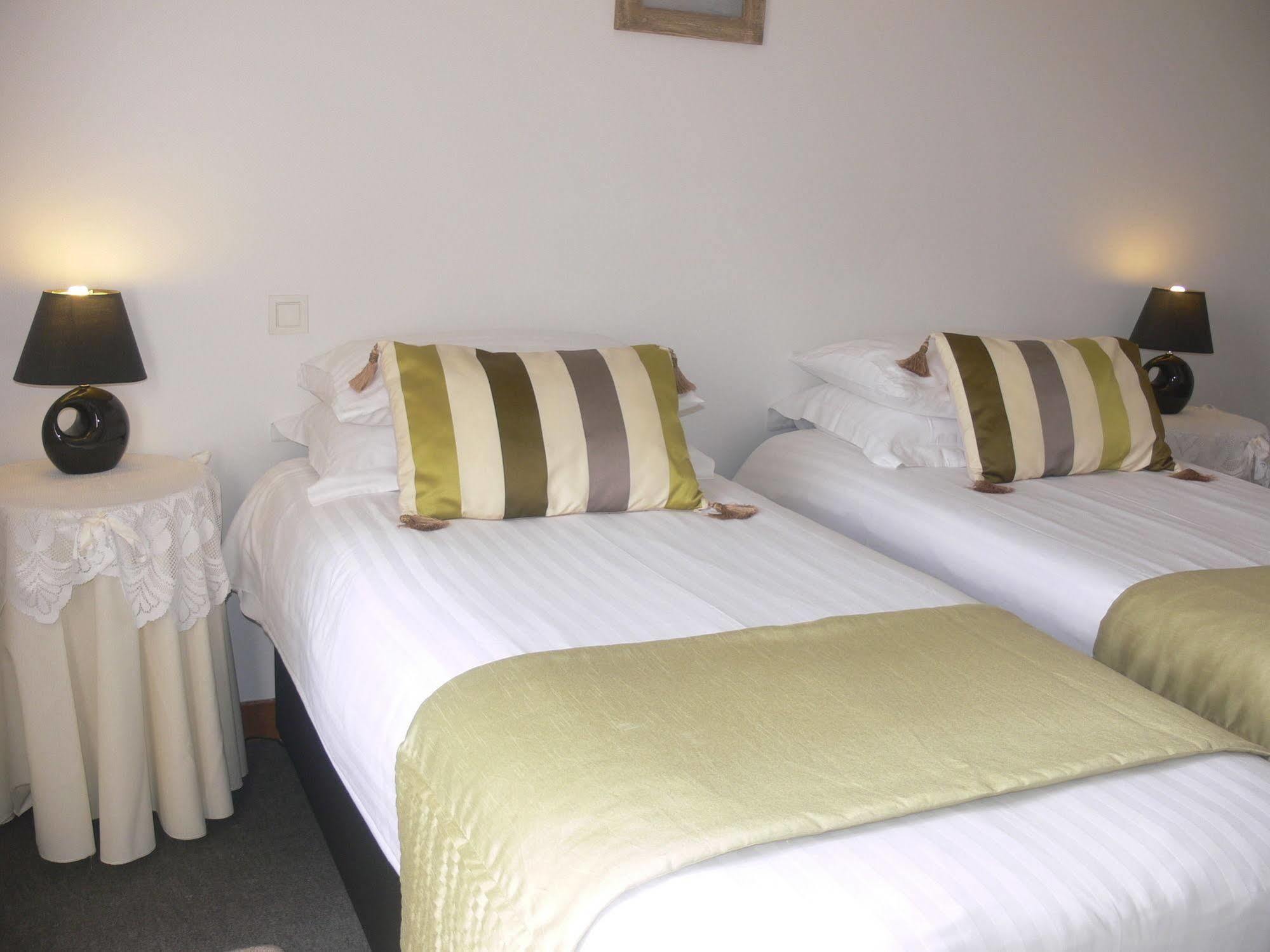 Le Jardin B&B Isigny-le-Buat Bagian luar foto