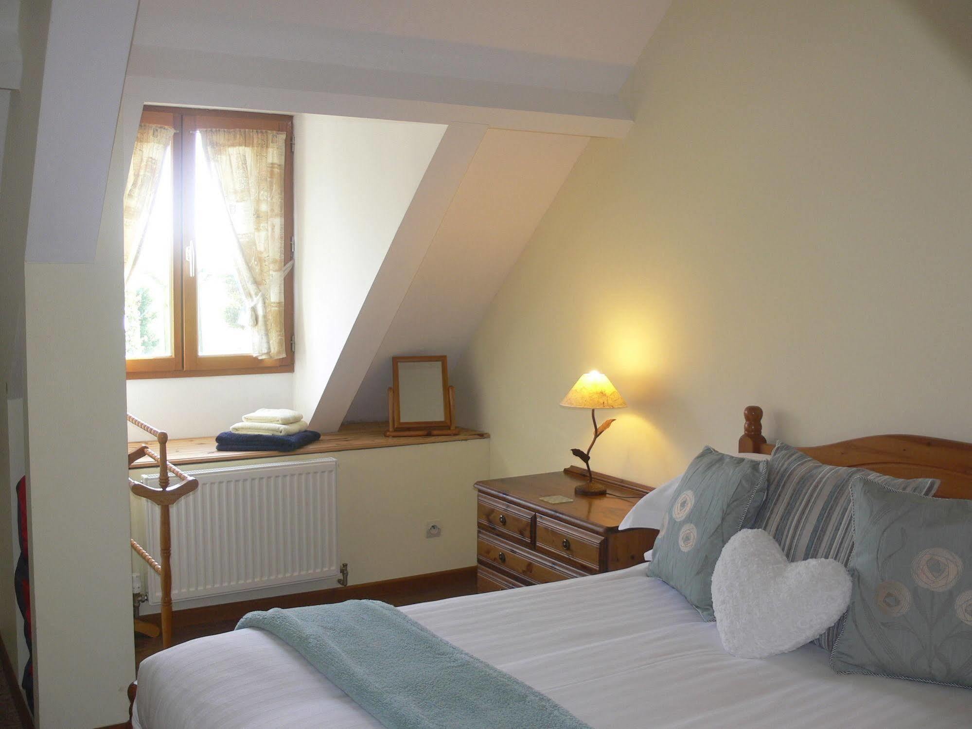 Le Jardin B&B Isigny-le-Buat Bagian luar foto
