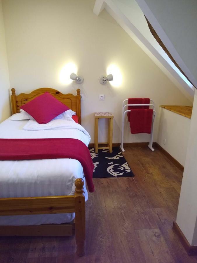 Le Jardin B&B Isigny-le-Buat Bagian luar foto